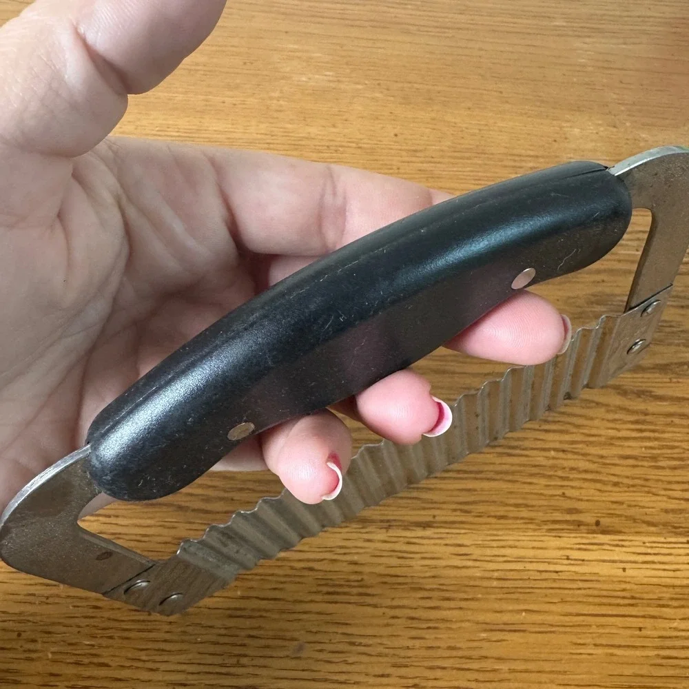 Vintage Stainless Steel Crinkle Cutter Wavy Blade Vegetable Slicer‎ Black Handle